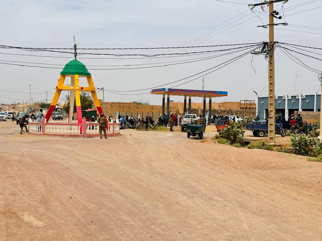 MedLilly1's tweet photo. #Kidal 
La ville de l'Adrar des Ifoughass, médaille 🏅 de la junte et bientot victoire du Front de Libération de l'Azawad (FLA). Loading https://t.co/ghPM6xht5H
