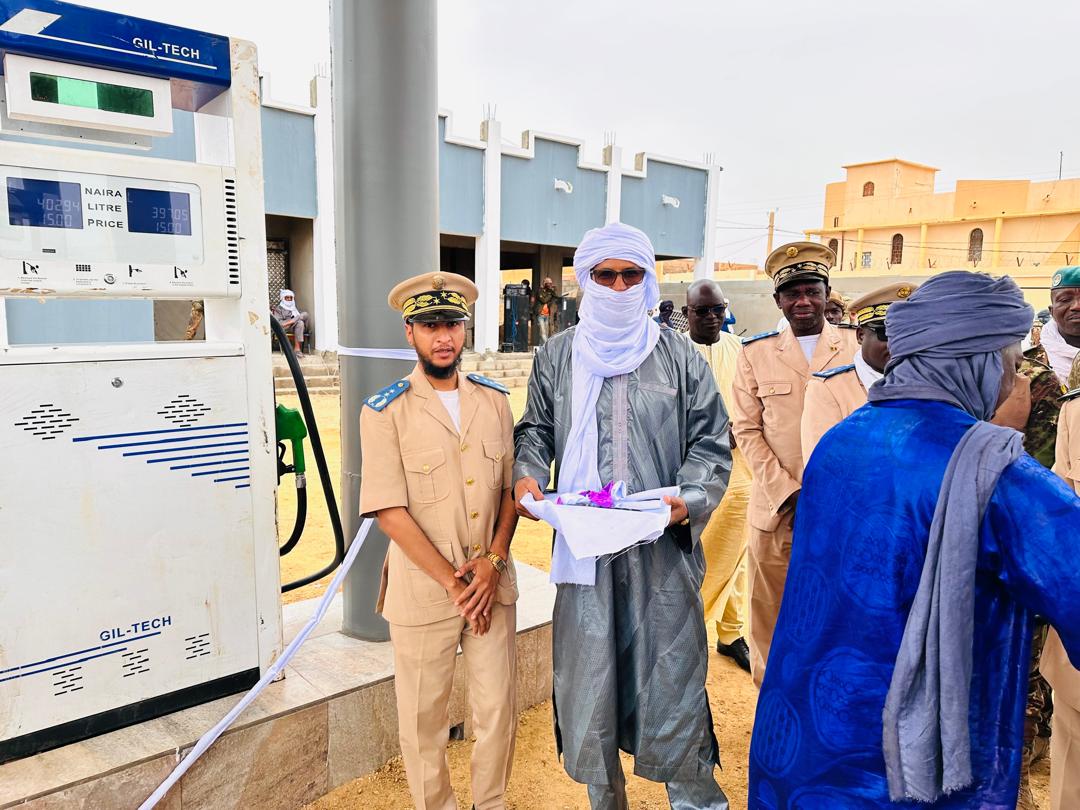 MedLilly1's tweet photo. #Kidal 
La ville de l'Adrar des Ifoughass, médaille 🏅 de la junte et bientot victoire du Front de Libération de l'Azawad (FLA). Loading https://t.co/ghPM6xht5H