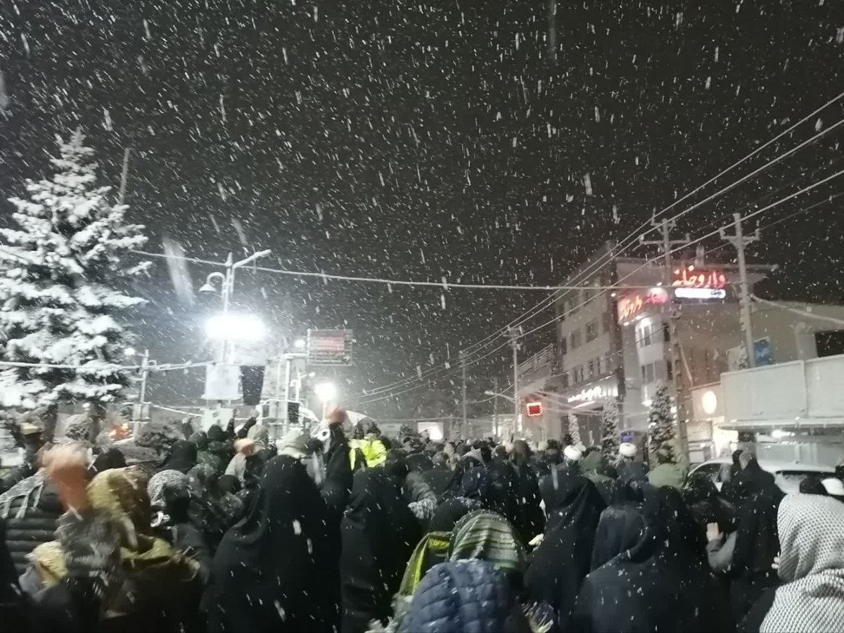 iribnews_irib's tweet image. The people of #Kerman - the birthplace of Qasem Soleimani - came out to the streets in heavy rain in southern #Iran, and the people of #Kalardasht in snowy weather in northern Iran, to renew their pledge to the Islamic Republic and chanted 'Death to #America'.