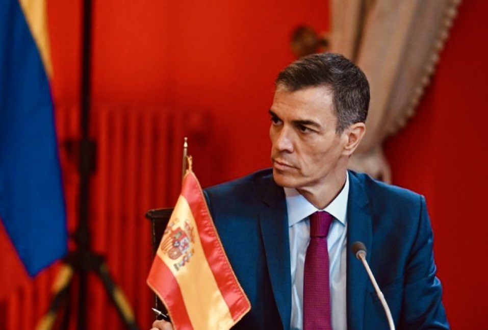 dirtysanchista's tweet photo. Viva ESPAÑA.

Ya era hora de poder presumir de país sin el miedo de parecer un facha más. https://t.co/RFXxkhgtcE