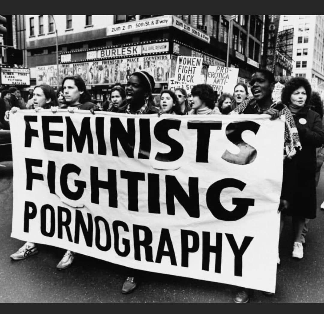 VictoriaVirtude's tweet photo. Feministas contra la pornografía. Años 70s https://t.co/6wawcfIjvy