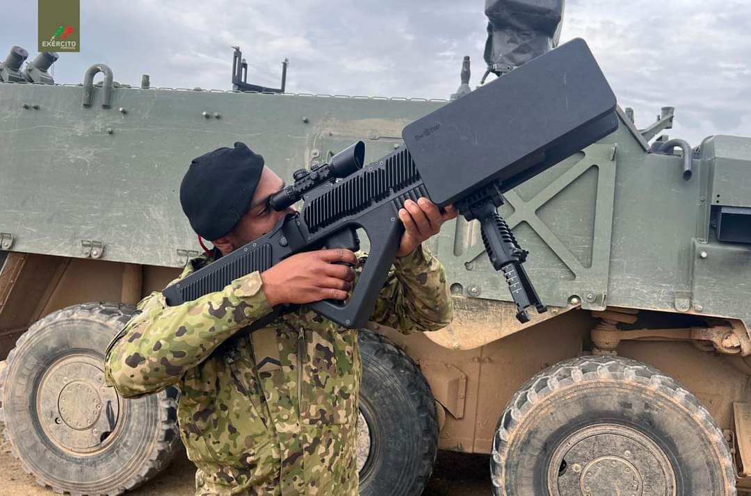 A empresa 🇵🇹 Swatter, já fornece sistemas portáteis anti-drones, SPG (Swatter Portable Gun) para a 🇺🇦. Este sistema é também utilizado pelo <a href="/Exercito_pt/">Exército Português 🇵🇹</a> 🇵🇹 e <a href="/MarinhaPT/">Marinha</a> 🇵🇹.