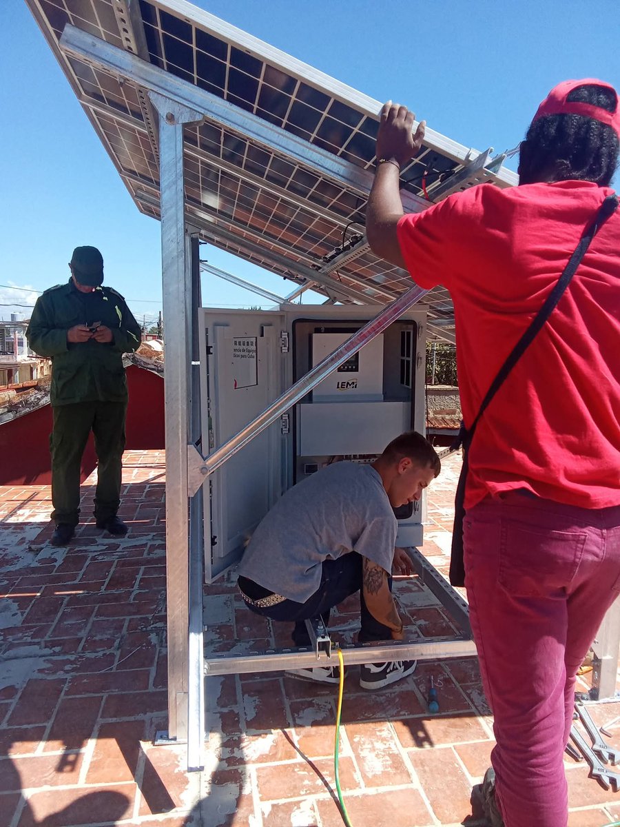 AmadorBorrego's tweet photo. Ya suman 40 instituciones de salud con sistemas de paneles solares instalados. Seguimos avanzando en la seguridad y vitalidad de nuestros servicios. #ArtemisaJuntosSomosMás https://t.co/IC7ZtRiEiy