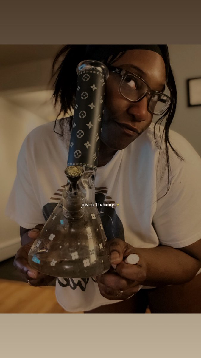 GardenGuRlyeee's tweet image. 🎀🍃🍯✨Just a Tuesday ✨🍃🍯✨🎀

#stonerfam #selfcare #blerd #weedfamily #weedgirlie #letsgooo #blackgirlmagic #blastoff #justatuesday