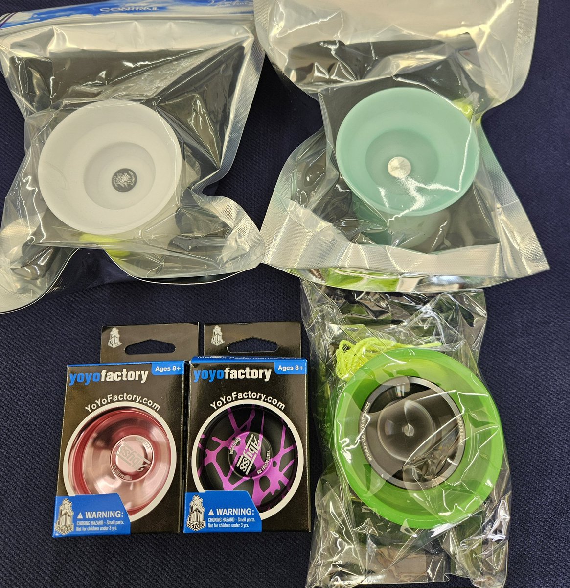 ヨーヨー入荷しました。
｢アビス｣
｢コントレイル｣
｢バイパーリミックス｣
定番の人気ヨーヨーを取り揃えました。
ヨーヨーを始めてみたい方は是非
ご来店下さい🪀