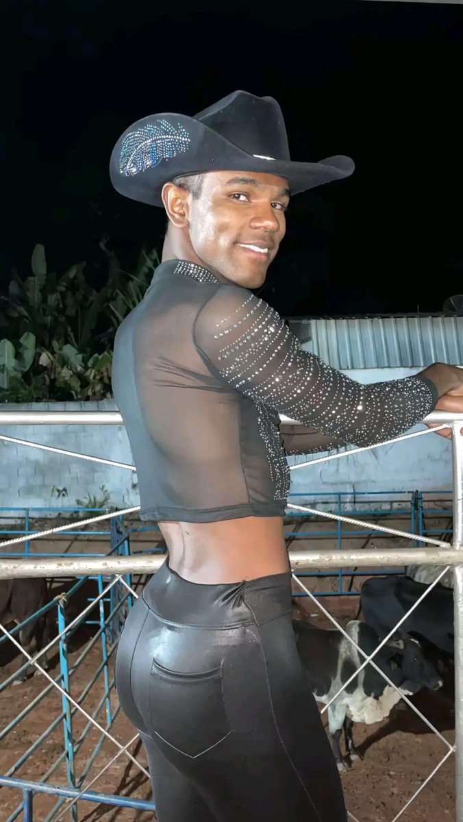 wiphira1's tweet photo. Gente como faz pra achar Velho no Facebook ? Quero da golpe neles  e pedir dinheiro https://t.co/y0Pv8CAiwm