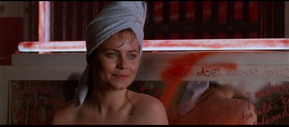 analgesicsleep's tweet image. Natalie McCurry in “Dead End Drive-In” (1986) (also pictured: Ned Manning)
#CultShelf #DeadEndDriveIn #NatalieMcCurry #horror #scifi #80smovies