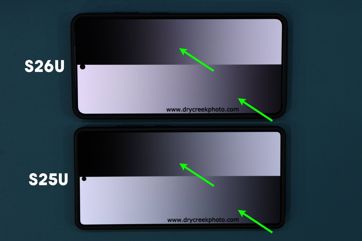sakitechonline's tweet photo. I ran a dark gray gradient banding test comparing the Galaxy S26 Ultra vs Galaxy S25 Ultra using the same image, brightness level, and identical display settings.

📱 Top phone: S26 Ultra
📱 Bottom phone: S25 Ultra
All display parameters were kept exactly the same.

Result:
The S26 Ultra shows noticeably less banding, with smoother transitions in dark gray gradients. Pay close attention to where arrows are pointing and compare. 

Samsung has confirmed the S26 Ultra panel is 8-bit, but improved processing (possibly dithering / FRC) appears to reduce visible banding compared to the S25 Ultra.

⚠️ This isn’t a full lab test, but the method is scientific enough to visually demonstrate the difference. 

✅ Bottom line: The S26 Ultra still has the superior display.

Samsung's claim of reduced banding and gradients can be confirmed using this simple test.