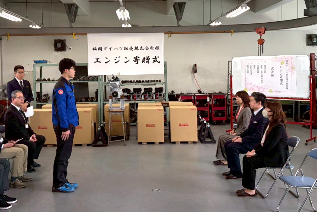 yusei_HS's tweet photo. 福岡ダイハツ販売株式会社様より、エンジン１０基とエンジンマウント１０基をご寄贈いただきました。

今回いただいたエンジンは、内燃機関の組付けをはじめ、実習での基礎的な作業の練習など、幅広く活用させていただきます。

https://t.co/IKOu8k2JKG https://t.co/c37AxPqkcN