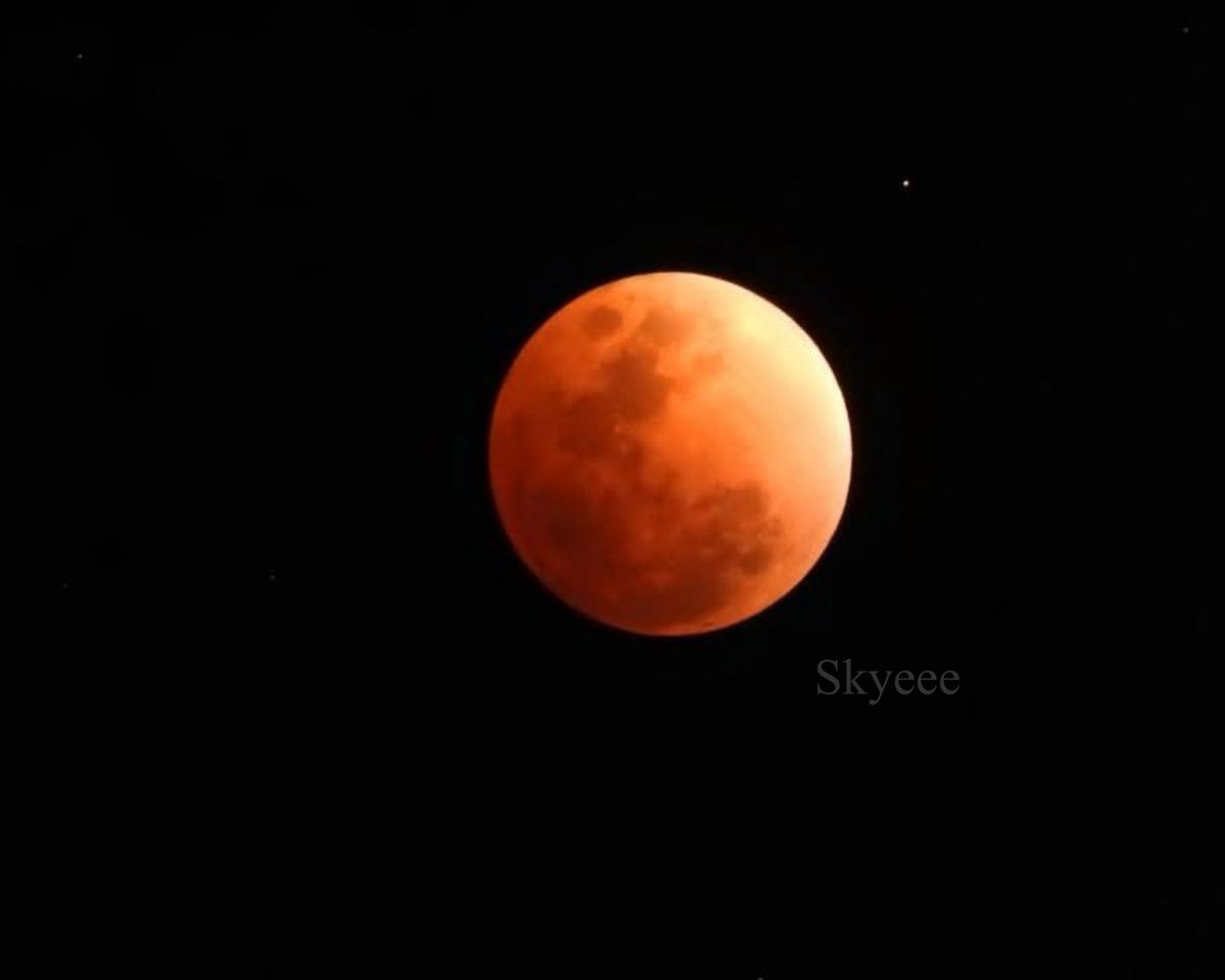 Gracey_skye's tweet photo. Waited for the skies to clear, looked for a clean spot and higher place to stay to get this shot 📸
#LunarEclipse2026 #BloodMoon #bloodmooneclipse https://t.co/0rPmjlgVwF