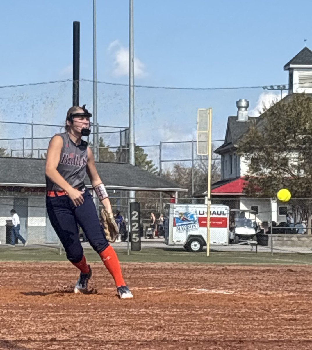 AKWebb13's tweet photo. Great start to the spring travel ball season. 
Hit .615 with 4 doubles and 7 RBI on the weekend. 
Went 2-0 in the circle with 3.0 ERA. 
Looking forward to more tournament championships with @ECBulletsSmith https://t.co/GgwBQJQjct
