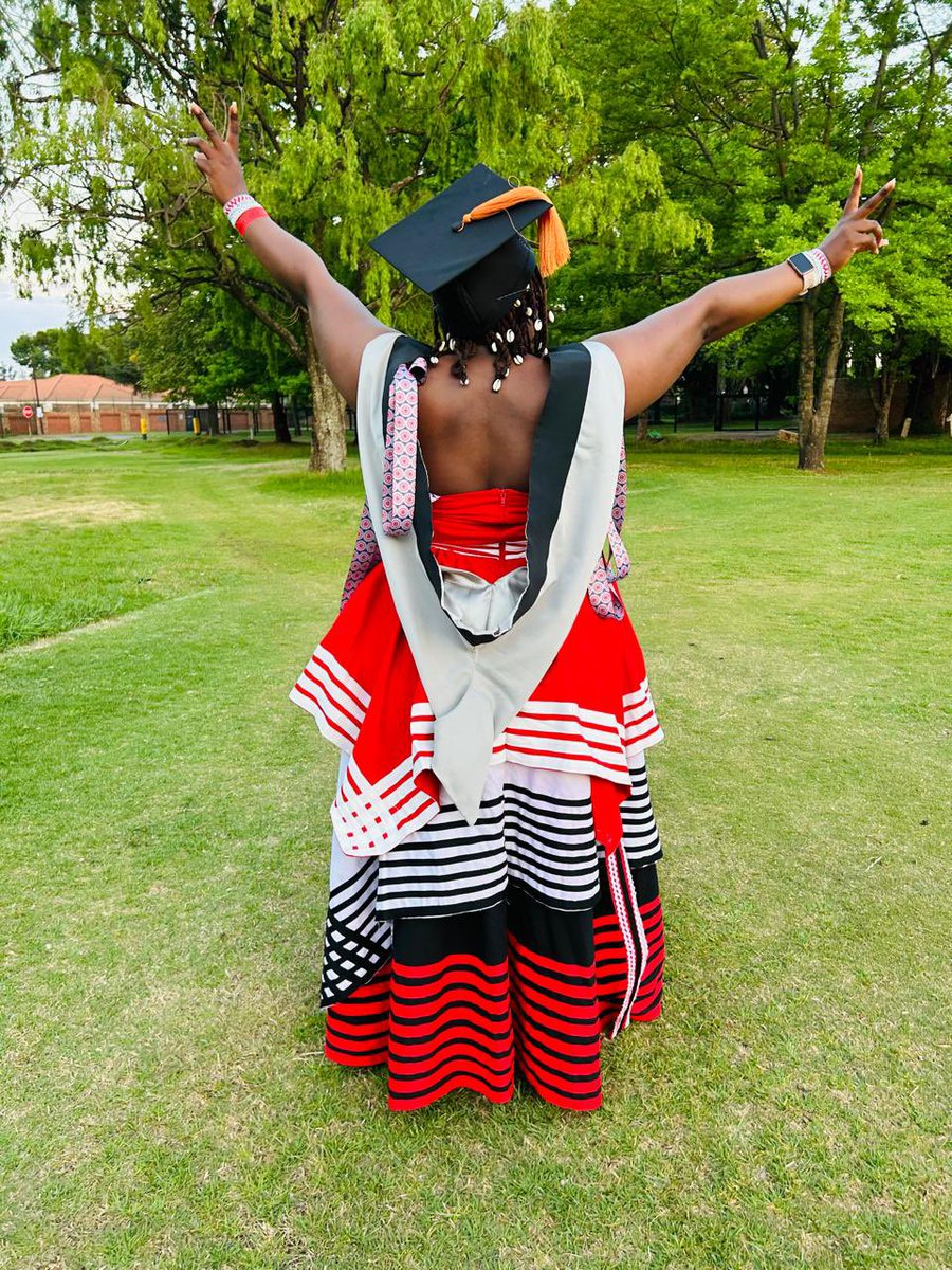 lee_motshabi's tweet photo. For those who didn't know. Ngine masters. And if you know me uyazi ukuthi ngiyalamisa so ngingahle ngiphinde futhi

Hppy birthday to me, the academic https://t.co/SuvV2dXzzf