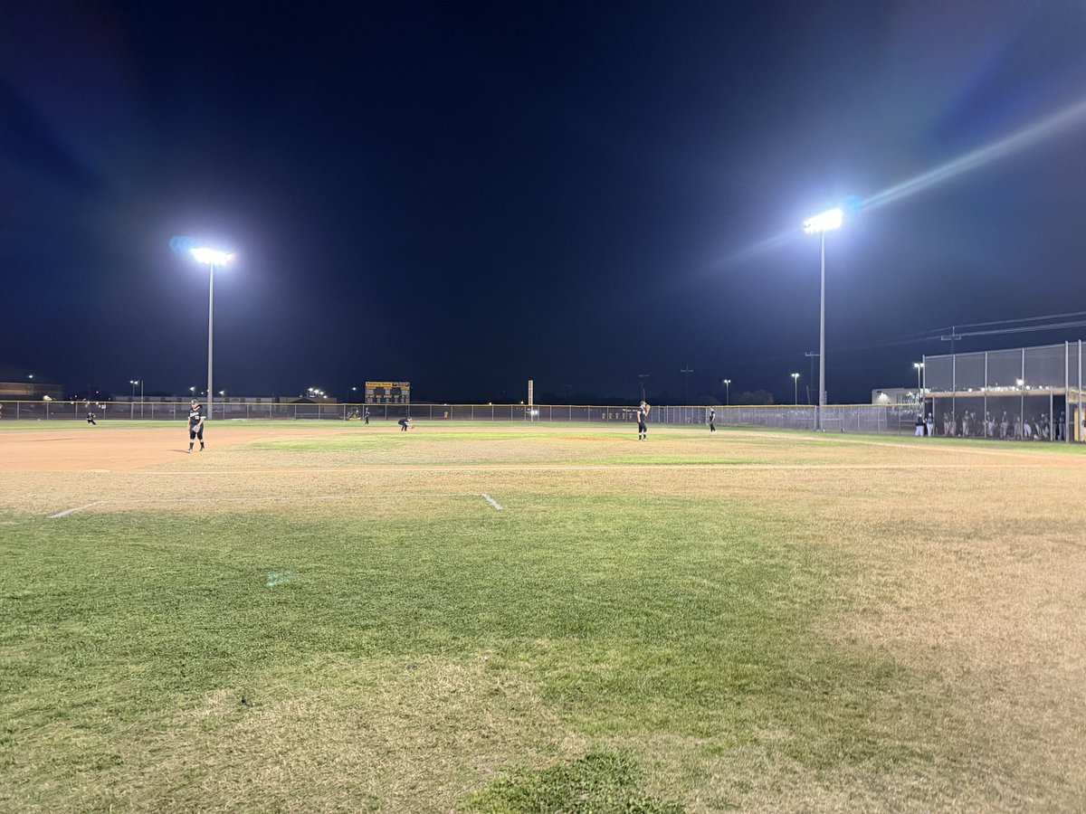 Coach_Garcia70's tweet photo. Great night for some Brahma Baseball!

#GoldStandard #BlackReign #braHMaKINGdom https://t.co/P2w4QC9yUR