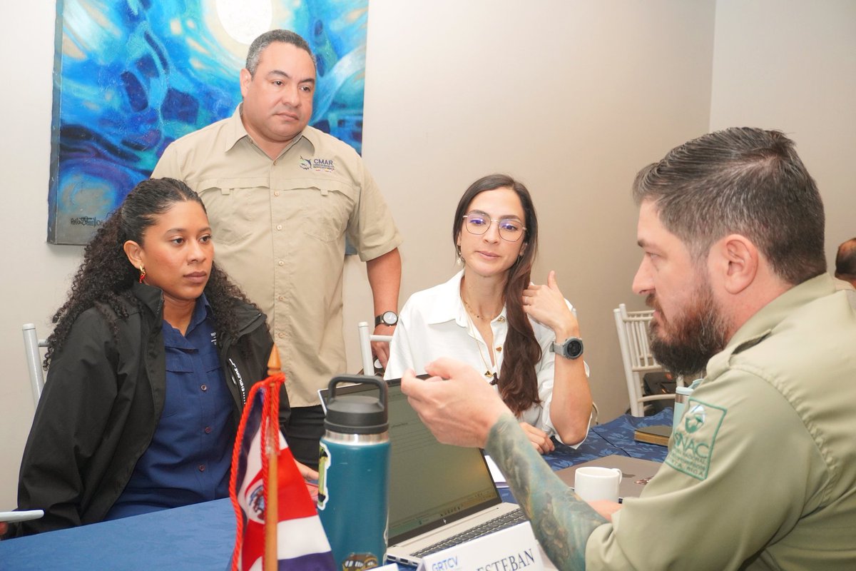 WildAidLatino's tweet photo. Ecuador, Costa Rica, Colombia y Panamá avanzan en la coordinación regional en control y vigilancia marina. 🇪🇨🇨🇷🇨🇴🇵🇦🤝🌊📃

Lea la nota completa ➡️ https://t.co/waMTO4Zh70 https://t.co/68oY9pe8wS