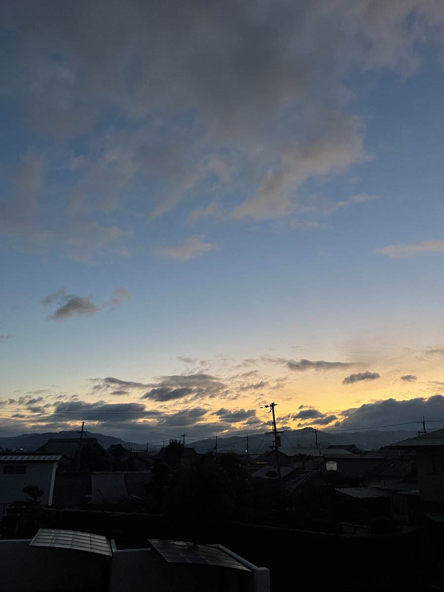 私の暮らす街は、JRが1時間に1本来るような田舎なんでのんびりしていて好きなんですが、ライブや映画に行くには半日旅行の意気込みがいる街なんでそこだけは辛いとこです😅