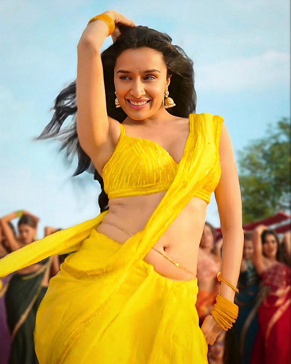 its_bolly_Bitch's tweet photo. Thanks Bollywood For Normalising Bra As a Blouse At One Time Saree Will Be old Fashion and This Bollywood B!tches Wear only Bra and Petticoat 💦��...... https://t.co/ochOY32BwN