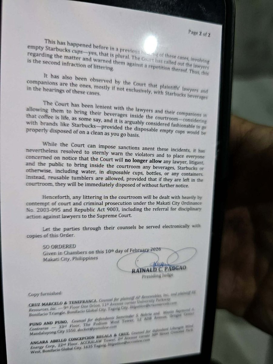 Whatrockythinks's tweet photo. Sana mabago ang ganitong ugali ng maraming Pilipino, yung nag-iiwan ng kalat o nagtatapon sa kung saan-saan. Ampangit nung abogado ka nga o afford mo kumuha ng abogado pero makalat kang tao. 

Sana maging culture din natin ang Clean As You Go sa mga fastfood at food court. https://t.co/0t2bSKbmTJ