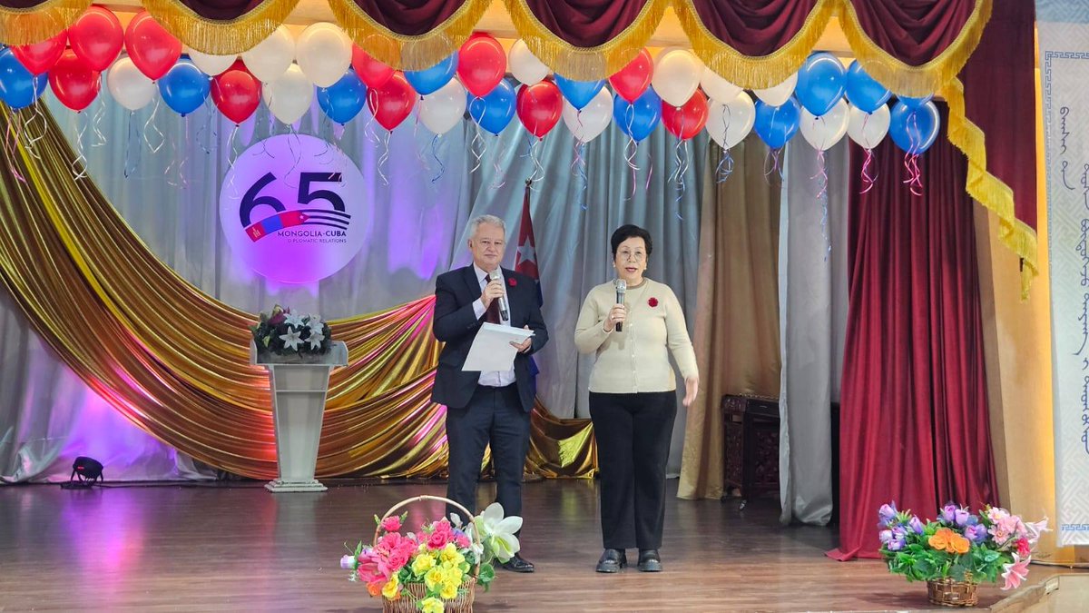 CubaMINREX's tweet image. "Históricas, ininterrumpidas y basadas en el respeto mutuo", así calificó el Embajador Emilio Pevida las relaciones #Cuba 🇨🇺🤝🇲🇳 #Mongolia durante el acto por el aniversario 65 de las relaciones entre ambos países.

Detalles ⬇️
🔗cubaminrex.cu/es/celebran-en…
