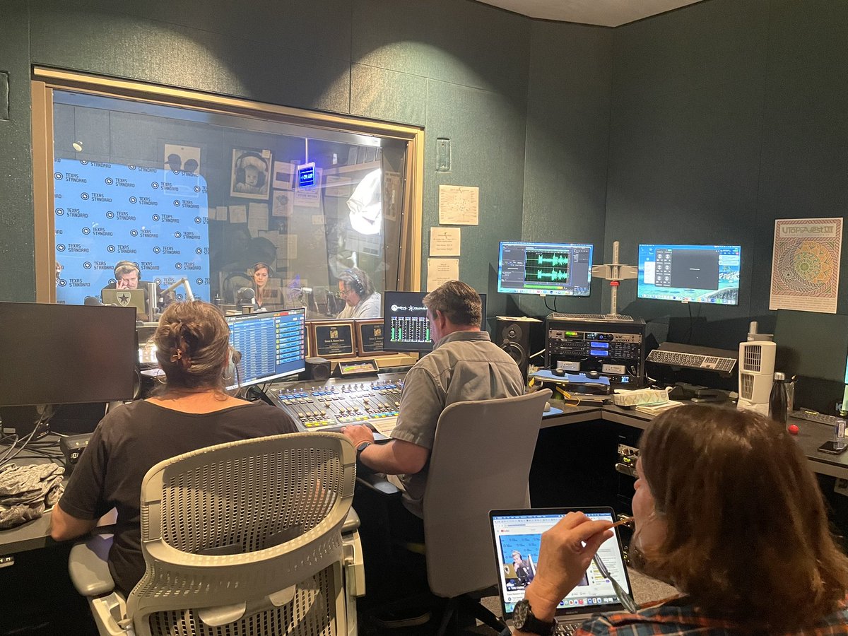 Debbie Hiott tweet media