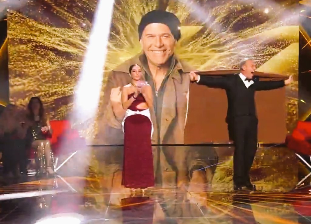 Con su manta hasta el final. Carlos ganador!!!. Orgulloso de todos vosotros 🥰🤗
#GHDúoFinal #GHDuo3M #GHDuo4M