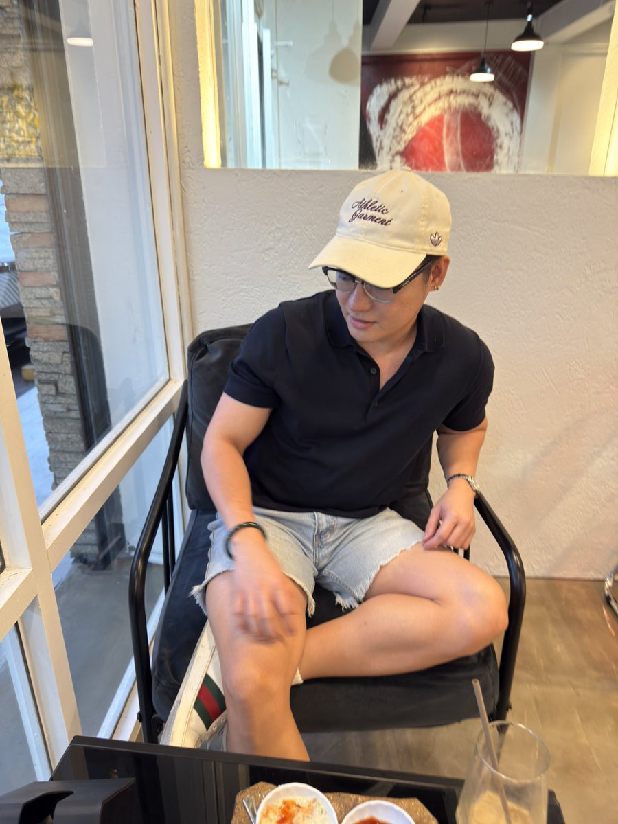 HyperCid's tweet photo. Cafe hopping 😊 https://t.co/oMJqEauGwT