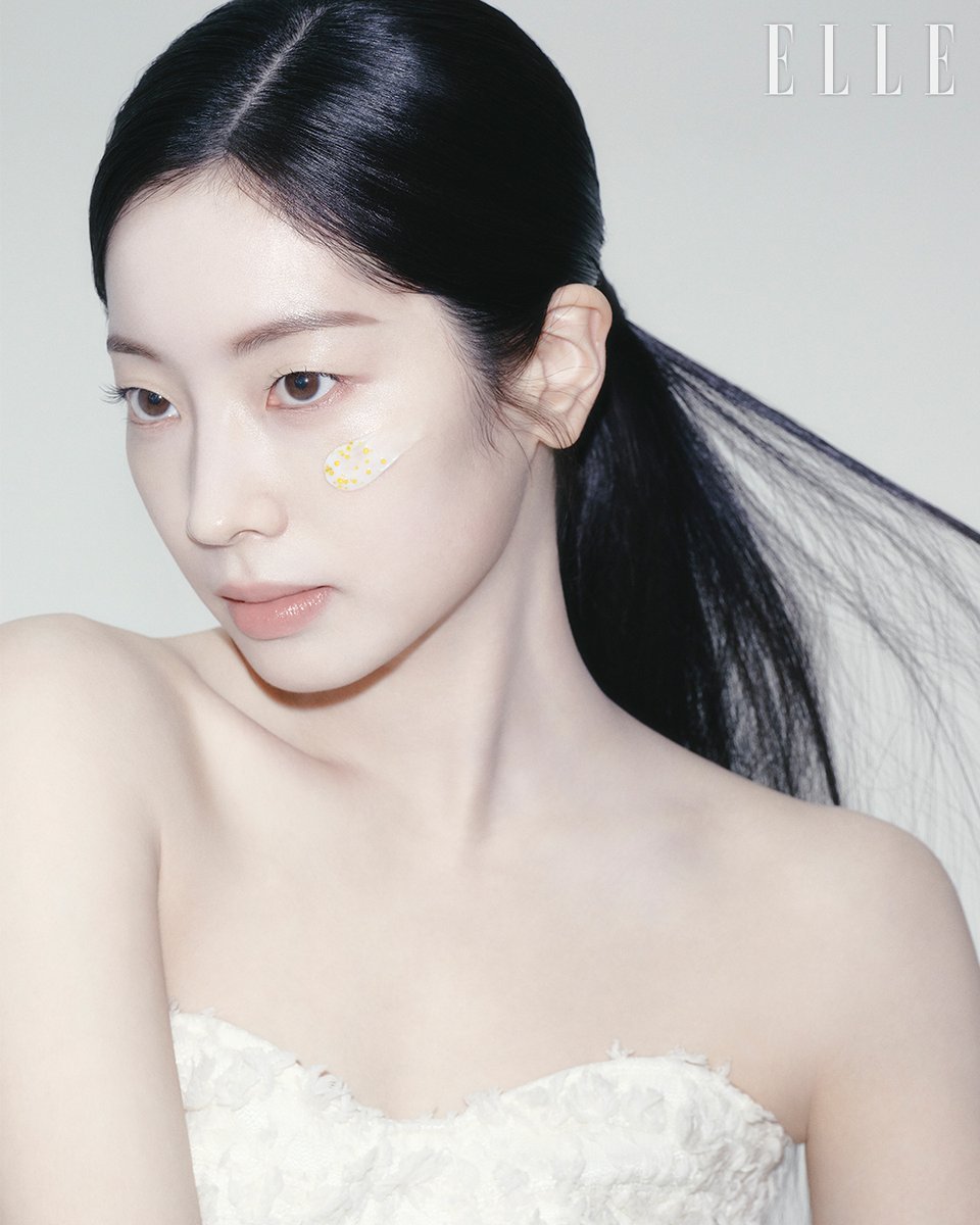 godmitzu's tweet photo. MODEL KIM DAHYUN https://t.co/qeUFVxS28i