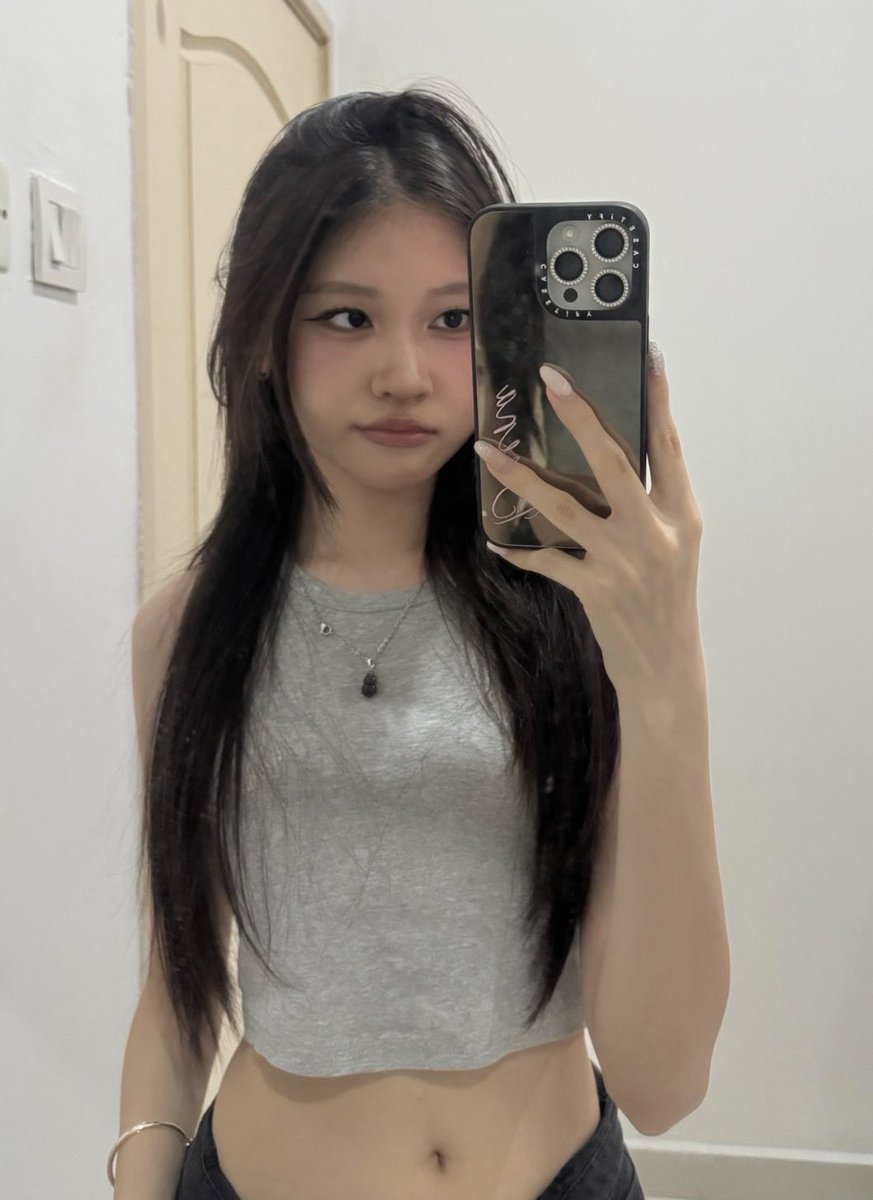 mintandk's tweet photo. [Request #97]

Face - 8/10
Body - 8/10
Overall - 8/10

She can’t stop teasing. She may be the reason the car suspension is damaged https://t.co/VBcQjqhrqB