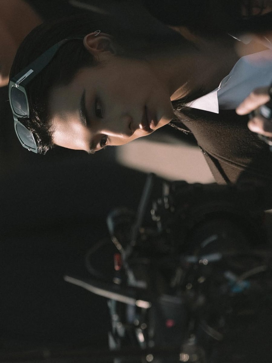 watsonyb66's tweet photo. alden_chenyin 포토그래퍼 인스타

DIOR PRINCE HYUNJIN AT PFW
#HYUNJIN_DiorAW26 @Dior https://t.co/A7UTY0okYR