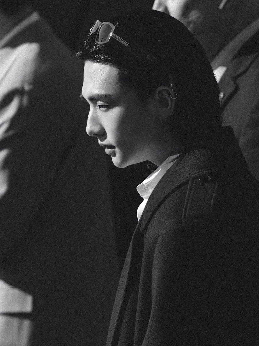 watsonyb66's tweet photo. alden_chenyin 포토그래퍼 인스타

DIOR PRINCE HYUNJIN AT PFW
#HYUNJIN_DiorAW26 @Dior https://t.co/A7UTY0okYR