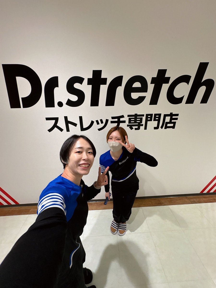 rora33sagamiono's tweet photo. 先日三鷹店の小黒トレーナーとの定期練習でした！

お互い1ヶ月の進捗共有から
技術の擦り合わせタイム💪
自分だけでは気がつかない視点に
毎度気がつけることがとても楽しく、
有難いです🙇‍♀️

お客様も一緒にお話できるタイミングもあり
嬉しい日でした☺️
ありがとうございました✨ https://t.co/JbACdc8RI0