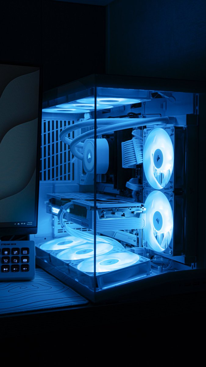 XxTryHardxX2019's tweet photo. It’s slowly coming along… @microcenter @Newegg https://t.co/rkjEVBlFzd