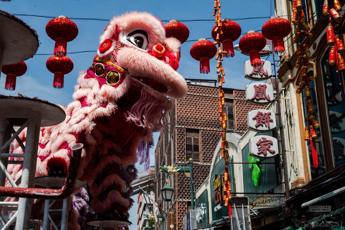 jsadiq's tweet image. The Chinese New Year celebrations ended yesterday with Chap Goh Meh and a street party in KL's Chinatown. The lions and dragons can sleep tonight after 15 days of festivities. #malaysia #cny #YearOfTheHorse