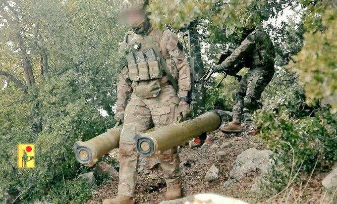 لا تُميزَهُم من وراء النسيانِ
سوى أَنهم قدَرٌ
قبضةٌ أَمسكَت بالسماءِ
وأُخرى دماء المَنون

كأنهم الحربُ
قد خَرجَت للقتال
أو السِّلمُ يعرف
كيف عزيزاً يكون

تُزغردُ خلفهم الأرضُ مِسكاً
وبين أصابعهم تتوضى المياهُ
ويشرقُ وجهُ السماء
وأطفال قانا
أَتوا رغم هول القتالِ
على أرضهم يلعبون