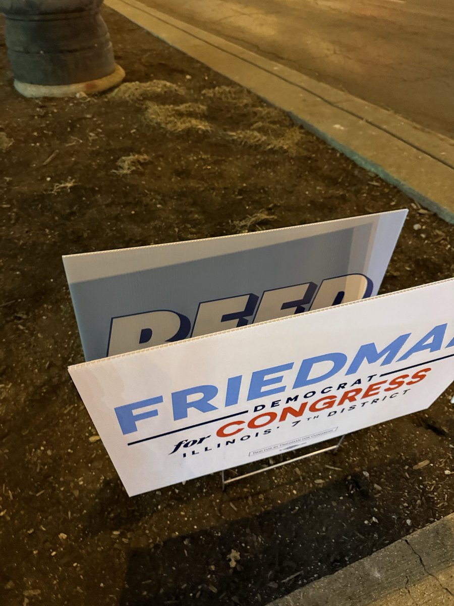 reed_showalter's tweet photo. Four different signs, by the way. https://t.co/AkPFn3chfv