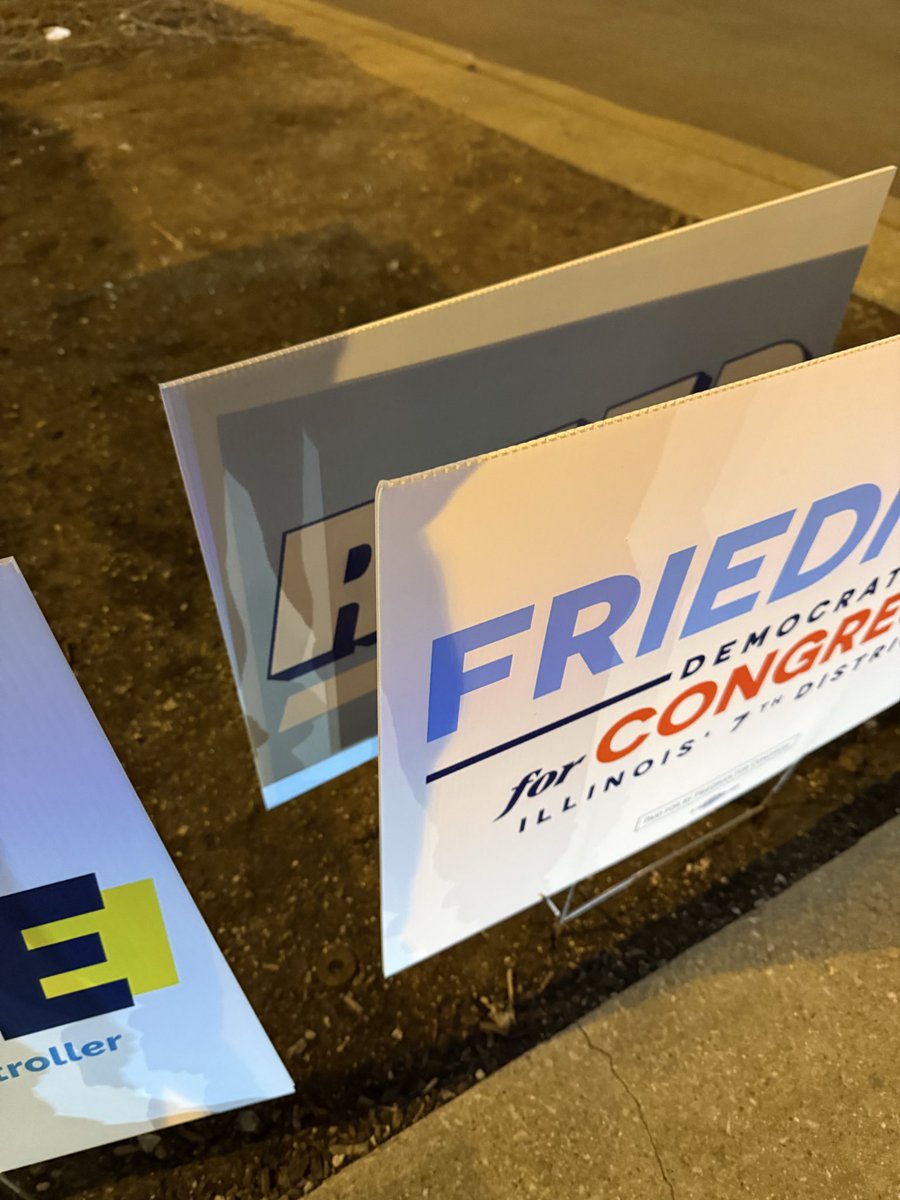 reed_showalter's tweet photo. Four different signs, by the way. https://t.co/AkPFn3chfv