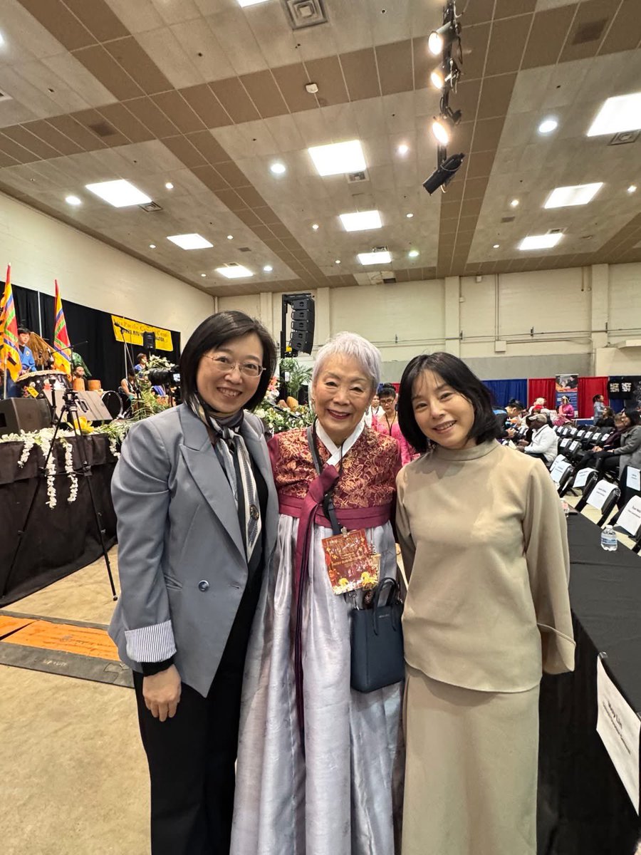 TECOinSeattle's tweet image. 🇹🇼Director General Lin attended the 28th Annual Asia Pacific New Year Celebration hosted by the Asia Pacific Cultural Center (APCC) at the Tacoma Dome. She highlighted the vital contributions of the #AAPI community to #WA and #Taiwan's pride in being part of this vibrant group!
