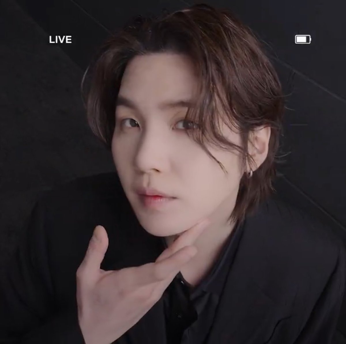 the way everyone forgets that yoongi’s natural hair color is brown.