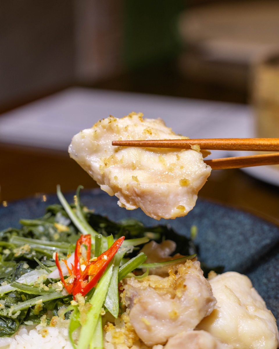 tienmas's tweet photo. Steamed Lapu-Lapu with a clean, savory note over warm rice, balanced and satisfying without the heaviness. Take your time and enjoy every spoonful. 

#TienMas #TaiwanRiceBowl #SteamedLapuLapu #RiceMeals #TaiwaneseCuisine https://t.co/AhhC7oz6i3