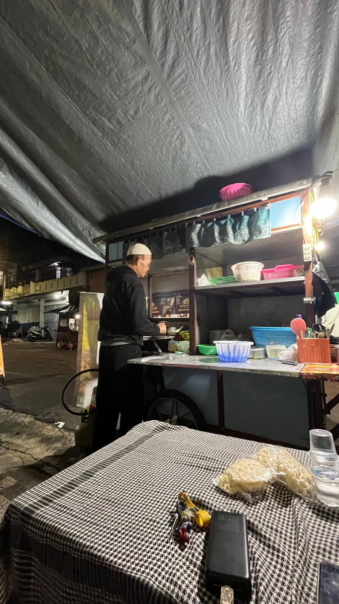 everythinggg08's tweet image. Nasgor date dulu kemarennn @babyptr__ 
.
.
#batu #malang #nasigoreng