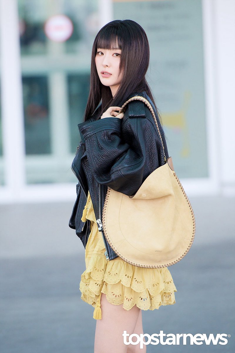Seulgi on her way to Paris Fashion Week