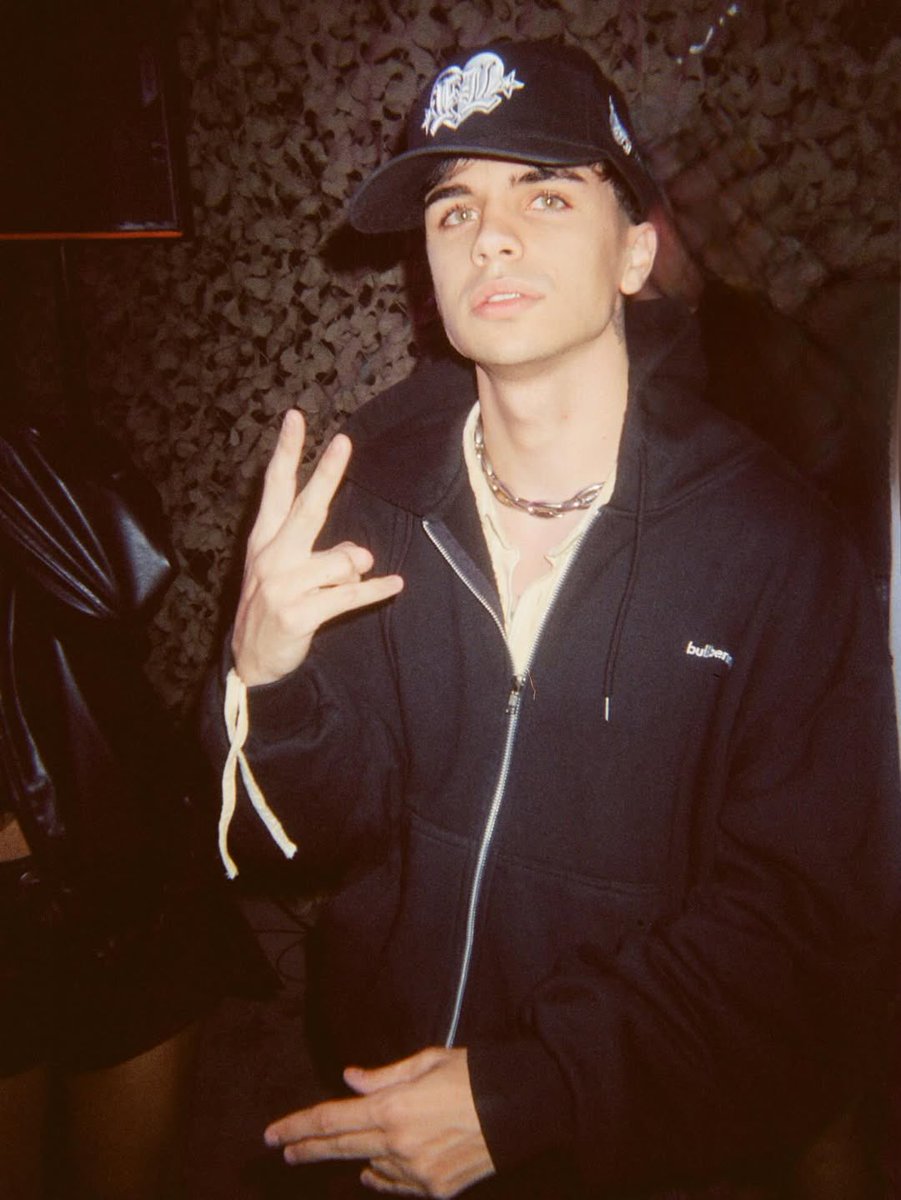 lo hermoso que es por dios me genera violencia tan lindo vas a ser