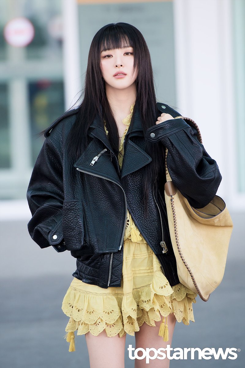 [HD포토] 레드벨벳 슬기, ‘Baby, Not Baby’ (인천공항 출국) #슬기 #SEULGI #레드벨벳 #RedVelvet #인천공항 #출국 #입국 #파리패션위크 #프리뷰 topstarnews.net/news/articleVi… <- Original Photo