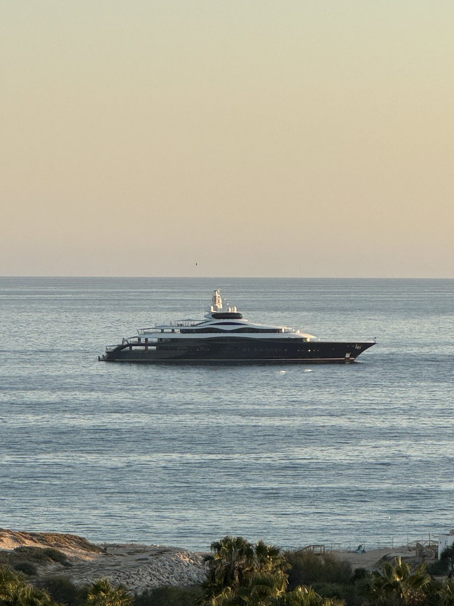 ItsBlazeRealty's tweet photo. @OUontheAir checking in from Cabo San Lucas with Mark Zuckerberg‘s yacht out my window https://t.co/gkvJ8yiBbE