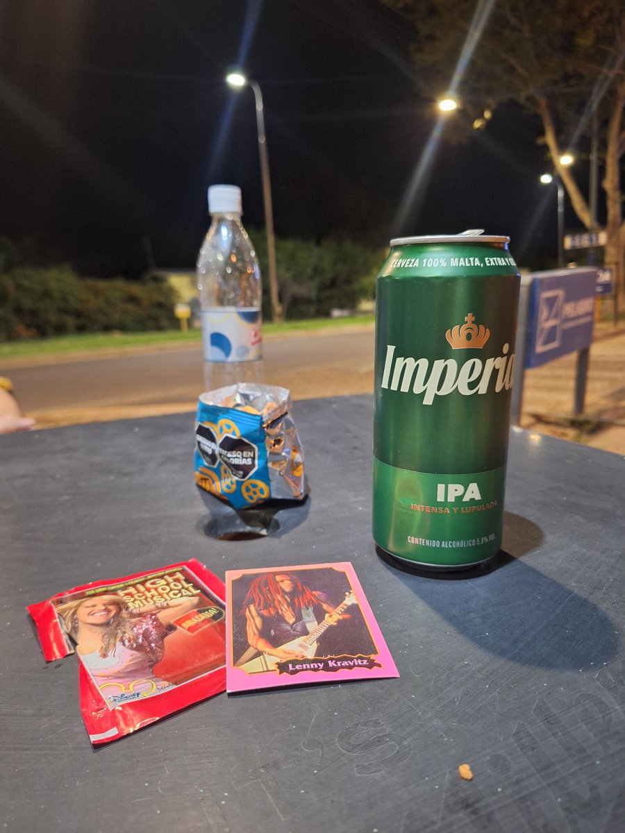MaleGorb's tweet photo. Es tres, estrés de marzo.
Pero acompañada. Salud mi bro @CotaBerdini 
Larga vida al Leny, HSM y les Peps. https://t.co/huI8ilhySC