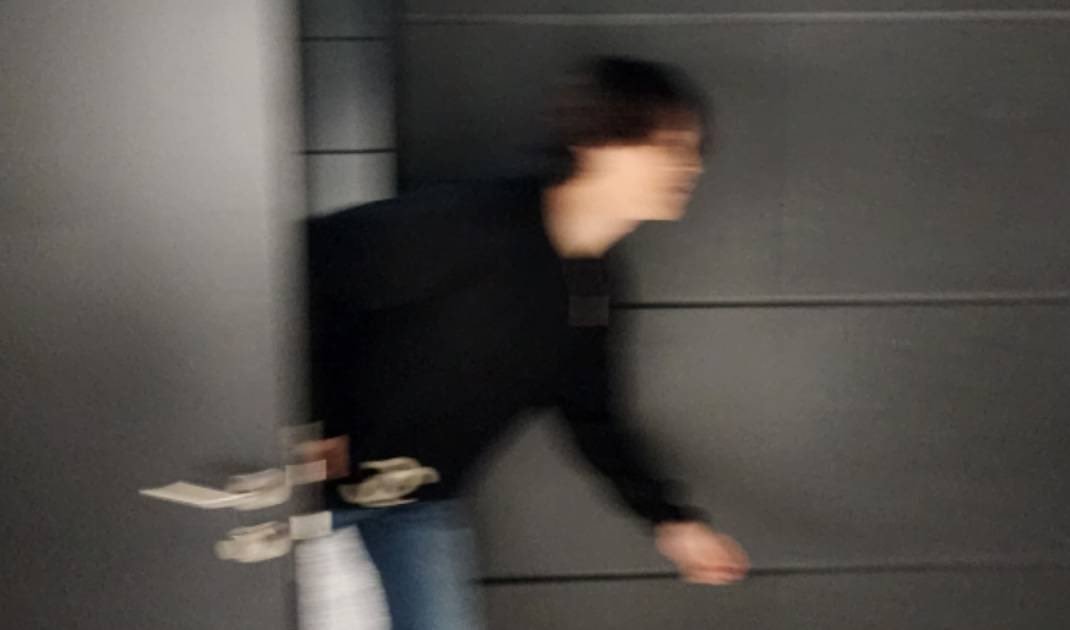 HE LOVES DOING THIS SHIT BYEBDBDNDNDB