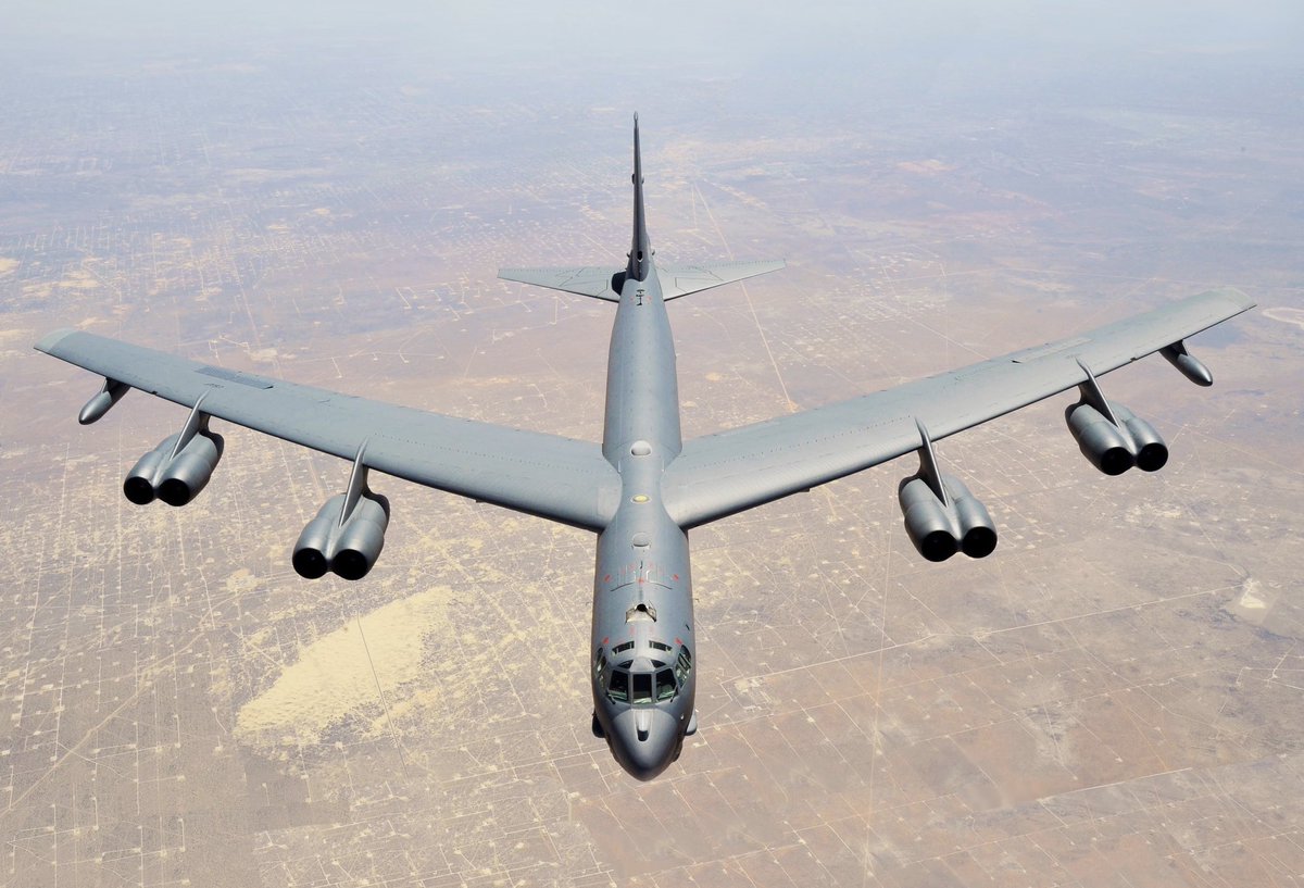 ah64faisal's tweet photo. دخول منظومات القاذفات الاستراتيجية B-52 والتي تستطيع حمل مايقارب 30 طن من الذخائر. له دلالات مهمه،

- تحييد تام لمنظومات الدفاع الجوي الإيرانية. 
- استهداف عدة اهداف في غارة واحدة. 
- استهداف مناطق مهمه وواسعه من البنية التحتية العسكرية، مثل قواعد الصواريخ مخازن الأسلحة. 
- ضربة واسعه وليست محدودة، على اهداف ثابته، فيما يعرف بالقصف السجادي. 
- رسالة ردع واضحة، بأن جميع خيارات التسليح مازالت قائمة. 

💥 قد تكون نقطة تحول في مجريات الحرب.