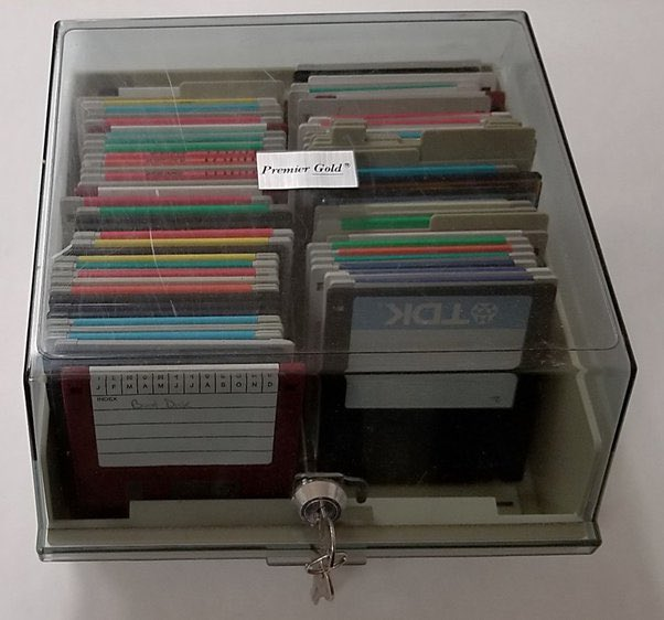 brockpierson's tweet photo. Be honest, have you ever used personally used one of these to store data? https://t.co/FDh62sOzZ0