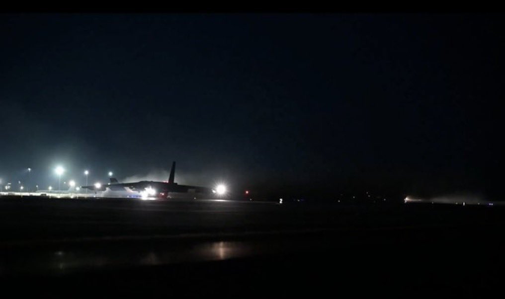 🇺🇸🇮🇷 | Estados Unidos publica las primeras imágenes de sus bombarderos estratégicos, un B-2 Spirit y un B-52 Stratofortress, en acción contra el régimen islámico en Irán.