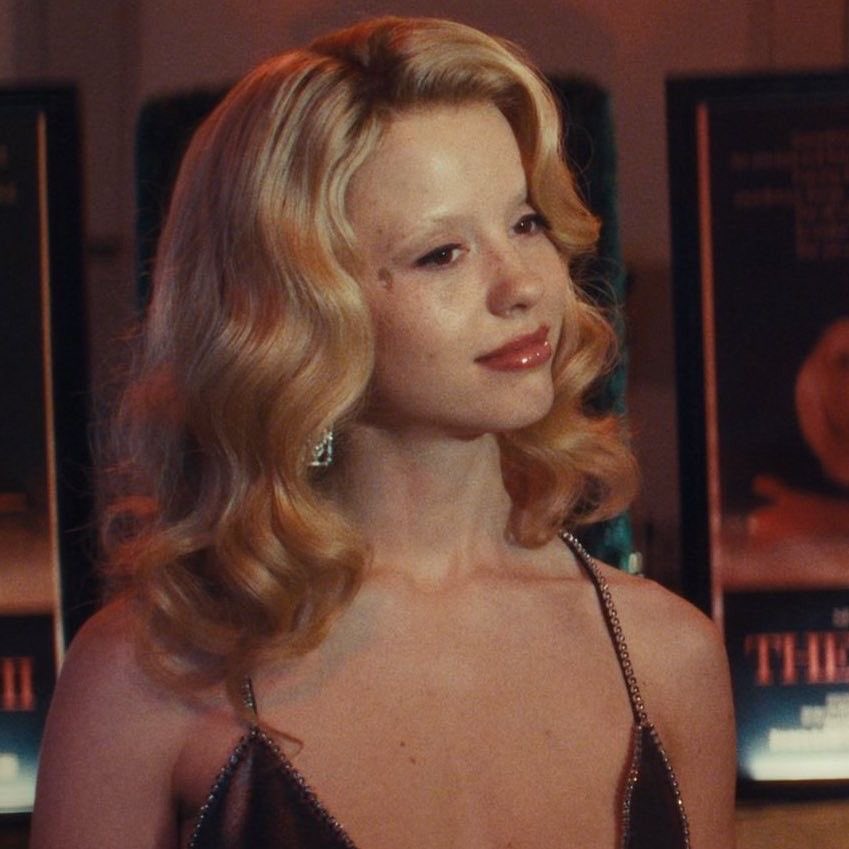 𝖕𝖔𝖗𝖈𝖊𝖑𝖆𝖎𝖓 𝖒𝖊𝖓𝖆𝖈𝖊 tweet media