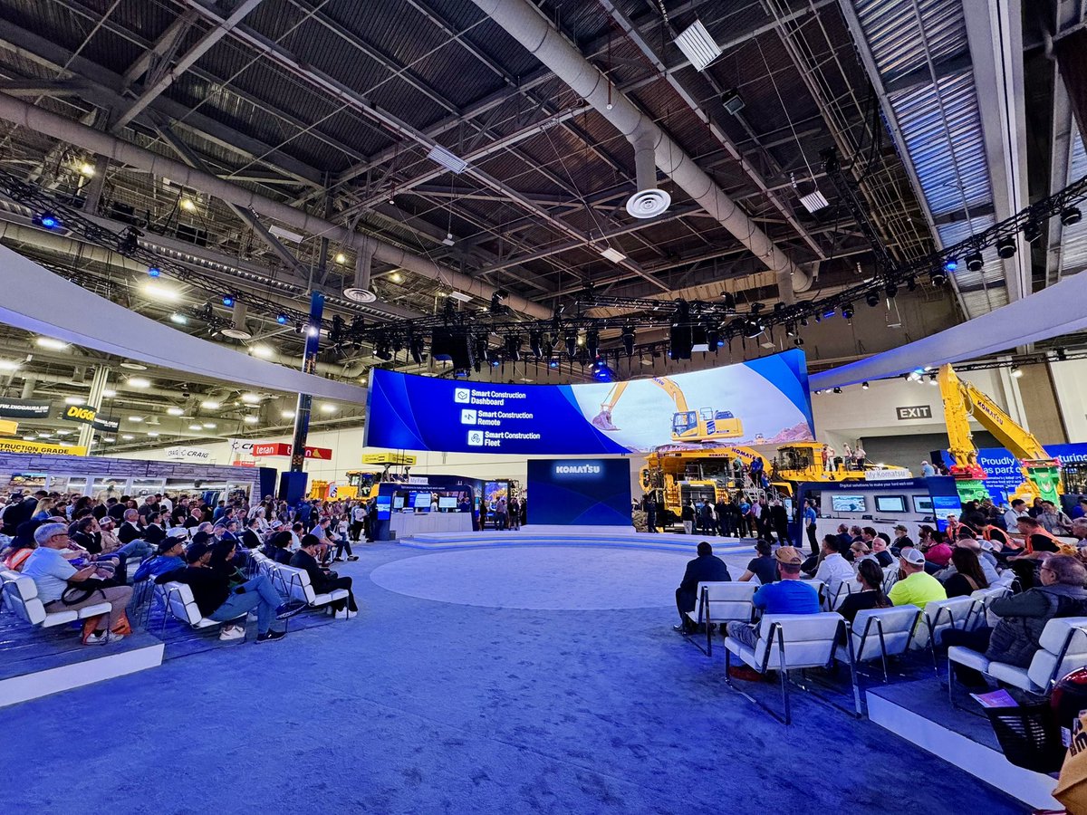 takayukiaoki01's tweet image. Visited the KOMATSU booth today. They were presenting Smart Construction, and the energy in the venue was incredible. You can really feel how fast things are evolving. #CONEXPO #KOMATSU #SmartConstruction